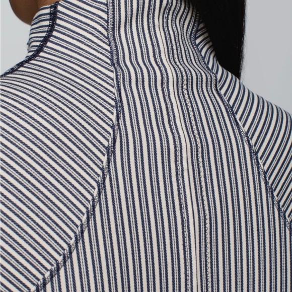 Lululemon Forme Jacket II *Textured - Picture 9 of 10